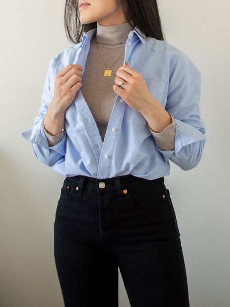 Shirt Layering Outfit, Oxford Shirt Outfit, Jean Shirt Outfits, Collared Shirt Outfits, Outfit Layering, Oversized Shirt Outfit, 00s Mode, Blue Shirt Women, Straight Leg Jeans Outfits