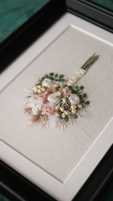 Cross Stitch Patterns Crafts To Gift Boyfriend, Flower Embroidery Wall Hanging, Painting Of Wedding Bouquet, Embroidery Wedding Bouquet, Embroidery Designs Wedding Gift, Embroidery Art Framed, Embroidery In Picture Frame, Bridesmaid Embroidery Gifts, Framing Wedding Photos