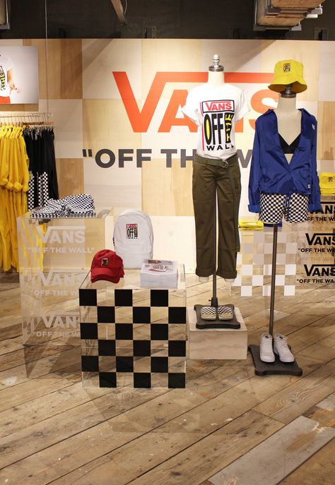 Vans Pop-up Shop Pop Up Retail Store Design, Sports Pop Up Store, Denim Pop Up Store, Fashion Pop Up Store Concept, Adidas Pop Up Store, Streetwear Window Display, Pop Up Display, Fashion Installation, Popup Shop