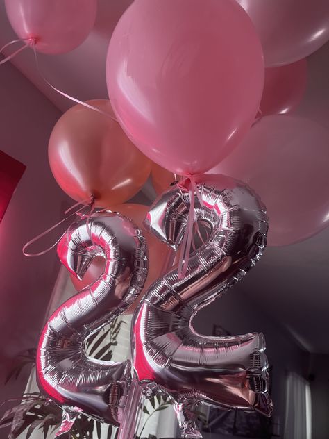 22nd Birthday Wallpaper, 22 Birthday Balloons, Hello 22 Birthday Wallpaper, 22 Balloons Number Aesthetic, Pink Birthday Balloons Aesthetic, 15 Balloons Number Aesthetic, Happy Birthday 22, Modern Birthday Cakes, Birthday Room Decorations