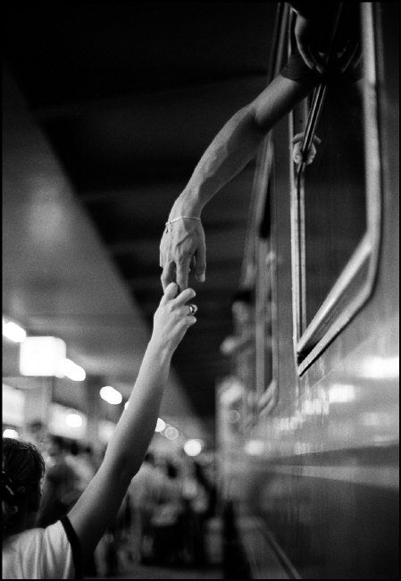 From Italy, travelling by train  1991  Ferdinando Scianna Tina Modotti, Bohol, Foto Art, Magnum Photos, Black White Photos, Black N White, Train Travel, Two People, Love Photography