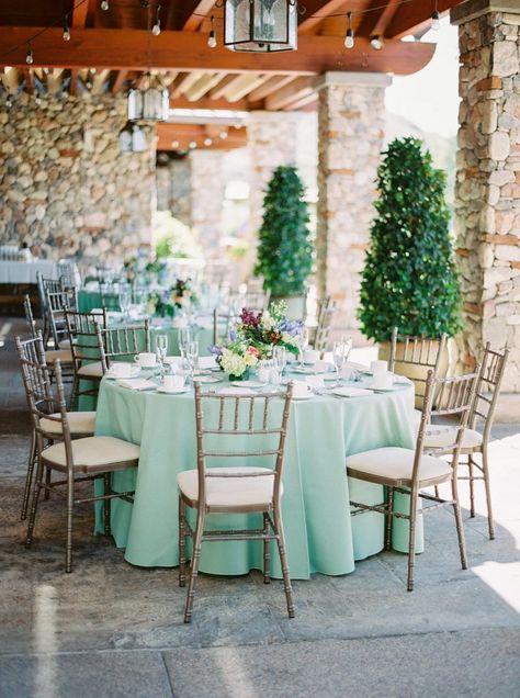 Green Bridal Shower Ideas, Green Table Settings, Bridal Shower Decorations Elegant, Bridal Shower Decorations Rustic, Green Bridal Showers, Wedding Wednesday, Wedding Mint Green, Mint Wedding, Green Table