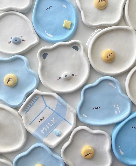 Idea For Craft, Cute Clay Plate Ideas, Cute Simple Pottery Ideas, Cute Diy Clay Ideas, Polymer Clay Trays, Clay Ideas Tray, Blue Clay Ideas, Cute Crafts Clay, Cute Clay Trays