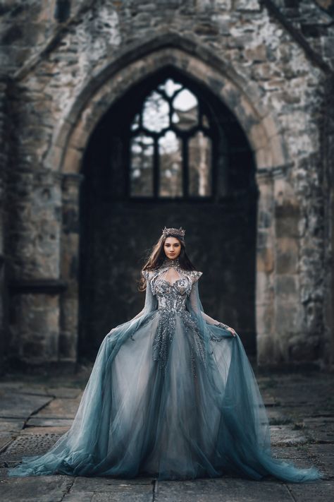 Fantasy Dress Princesses, Gaun Abad Pertengahan, Fantasy Dresses, 다크 판타지, Queen Dress, Fantasy Gowns, Medieval Dress, Fairytale Dress, Fantasy Dress