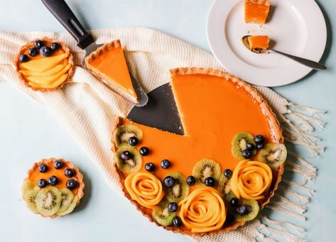 This Mango tart recipe makes a lovely fruity dessert and certainly ideal as a summer party dessert that is stunning and sure to turn heads. Mango Tart Recipe, Summer Party Desserts, Pineapple Coconut Cake, Mango Curd, Coconut Cream Frosting, Mango Tart, Bean Pie, Fruity Dessert, Coconut Icing