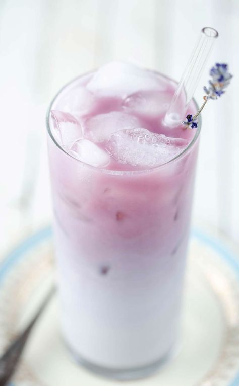 Iced Lavender London Fog Tea Latte - Fresh Flavorful Iced London Fog, London Fog Drink, Lavender London Fog, Iced Tea Latte Recipe, London Fog Recipe, London Fog Tea Latte, Lavender Drink, London Fog Tea, Raspberry Iced Tea