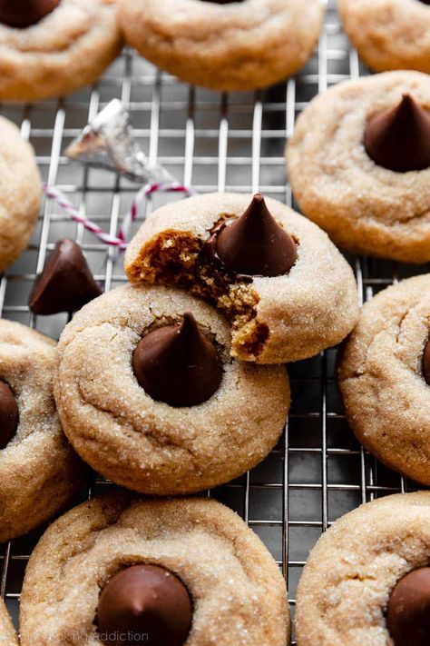 Peanut Butter Hershey Kiss Cookies, Peanut Butter Kiss Cookies Recipe, Peanut Blossom Cookies, Xmas Cookies Recipes, Peanut Butter Kiss, Peanut Butter Kiss Cookies, Christmas Cookie Recipes Holiday, Sallys Baking, Butter Blossoms