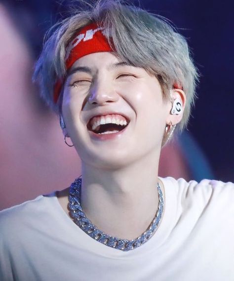 h⁷🍊 on Twitter: "yoongi and his smile ; a needed thread… " Suga Bts Swag, Kpop Couples, Celebrity Style Red Carpet, Body Picture, Min Yoongi Bts, Hoseok Bts, Bts Aesthetic Pictures, Min Suga, Bts Members