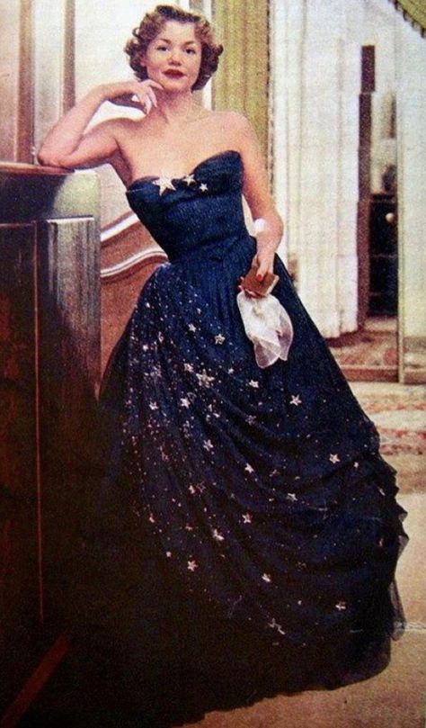 Skirt Outfits Formal, 1950s Ball Gown, Outfits Formal, Vintage Ball Gowns, Cocktail Dress Prom, Blue Evening Dresses, Vintage 1950s Dresses, Vintage Gowns, Pierre Balmain