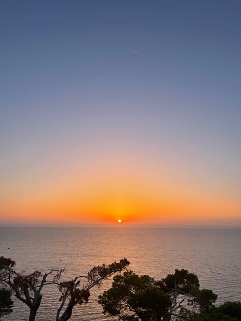 Mallorca spain,mallorca aesthetic,mallorca spain aesthetic,sunset aesthetic,sunset wallpeper,sunset pictures Majorca Spain Aesthetic, Mallorca Spain Aesthetic, Mallorca Aesthetic, Summer Widgets, Spain Mallorca, Current Aesthetic, Night Manager, Spain Aesthetic, City Island