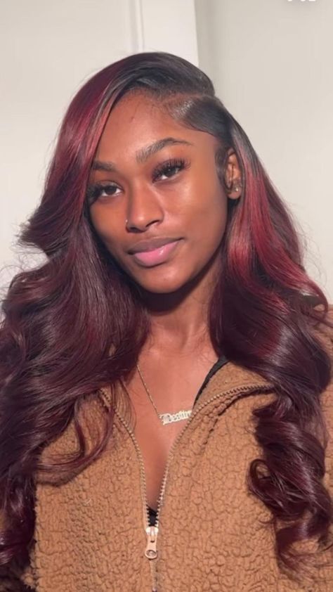 Side Part Quickweave, Color For Black Hair, Black And Burgundy Hair, 2022 Hair Color, Dark Burgundy Hair, Hair Burgundy, Wine Hair, Hair Color Burgundy, Black Hair With Highlights