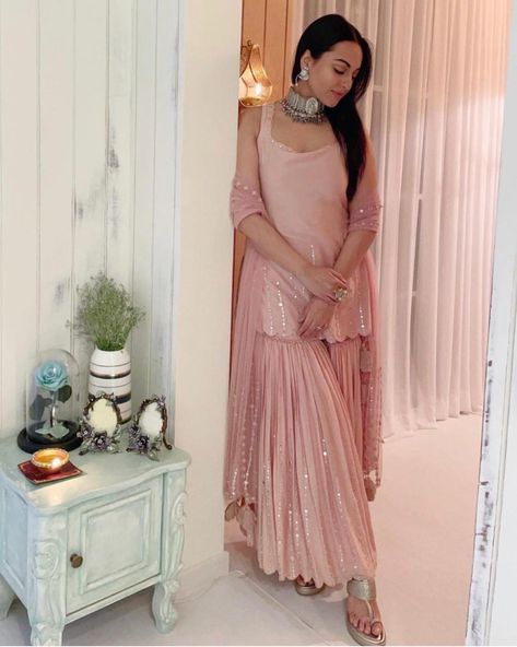 sona in pink 1 Pink Sharara, Sonakshi Sinha, Colorful Life, Lakme Fashion Week, Ladies Gown, Sharara Set, Designer Dresses Indian, Kurta Designs, Gorgeous Gowns