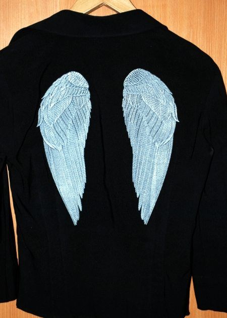 Angel Wings Embroidery, Wings Embroidery, Advanced Embroidery Designs, Embroidery Simple, Advanced Embroidery, Halloween Designs, Embroidery Fashion, Embroidery Fonts, Girly Stuff