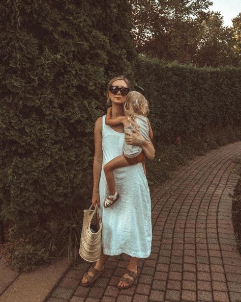 Sugar Candy Mountain (@sugar_candy_mountain) • Instagram photos and videos Chic Mom Style Summer, Cool Mom Style Summer, Summer Mom Style, Young Mom Style, Mom Style Summer, Hippie Mom, Happy Friday Friends, Turnips, Mama Style