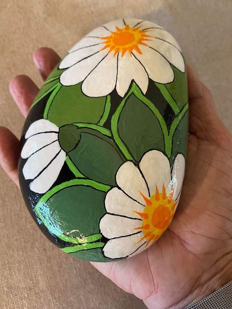 Pin by The Poetic Paintbrush on Rock painting in 2022 | Rock painting designs, Rock painting art, Rock painting flowers Rock Painting Flowers, Painted Garden Rocks, Rock Animals, Garden Rock Art, Diy Rock Art, Painted Rock Animals, Stone Art Painting, Folk Art Flowers, Art Rock