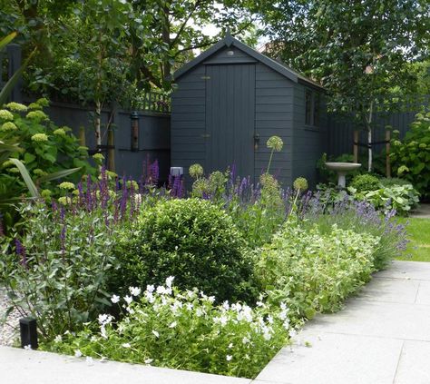 Modern Garden Design Chiswick — Hampstead Garden Design | Garden Designer North London Small London Garden Design, Small Landscaped Garden, London Garden Ideas, Small English Garden Ideas, Square Garden Design, Small Modern Garden, Modern Cottage Garden, Cottage Garden Patio, Small English Garden