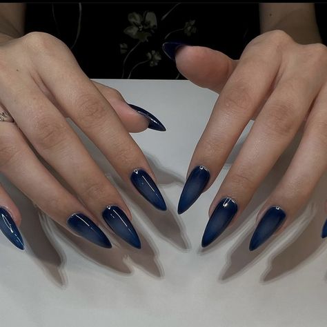 Silver And Dark Blue Nails, Dark Blue Nails With Design, Dark Blue Nail, Blue Prom Nails, Molde F1, Dark Blue Nails, Goth Nails, Grunge Nails, Casual Nails