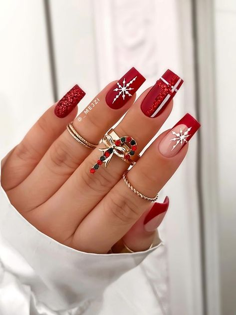 55 Best Winter Nail Ideas to Try Winter Gel Nails, Nail Noel, Festive Holiday Nails, Red Christmas Nails, Holiday Nail Designs, Cute Christmas Nails, Pretty Nail Designs, Christmas Nails Acrylic, Nail Swag