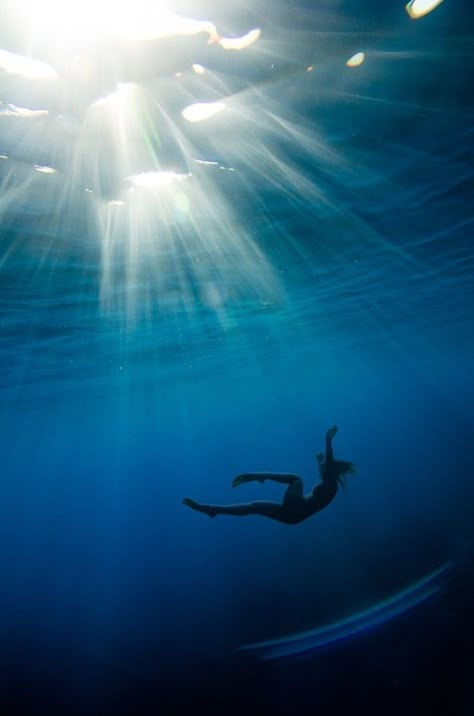 Diver Aesthetic, Kunstjournal Inspiration, Scene Aesthetic, Underwater Art, Underwater Photos, Water Photography, Water Art, Deep Blue Sea, Aesthetic Blue