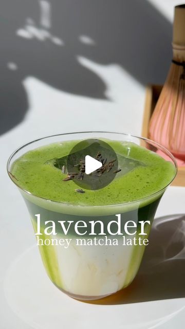 nguyet’s matcha café on Instagram: "🪻🍯 lavender honey matcha latte  - lavender buds + 45ml boiling water (soak for ~10-15 mins until water is warm) - matcha ~2 tsp + 45ml lavender water (use a sifter)  - honey  - milk ~120ml - ice  #homecafe #lavender #honey #matchalatte #aestheticdrinks" Matcha Cafe, Honey Milk, Lavender Water, Iphone Giveaway, Free Iphone Giveaway, Lavender Honey, Lavender Buds, Matcha Latte, Boiling Water