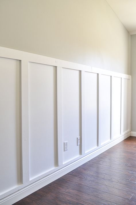 Paneling Makeover, Vstupná Hala, Diy Wainscoting, Board And Batten Wall, Wall Molding, Board And Batten, Decoration Inspiration, Wainscoting, Diy Home Improvement