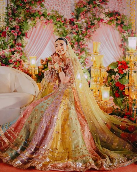 We are completely captivated by the enchanting pastel tones and multicolored lehenga worn by this beautiful bride. The combination of colors is incredibly refreshing and evokes a dreamlike quality. Mehndi Dresses Bridal, Mehendi Bridal Outfit, Mehendi Outfits For Bride, Mehndi Dress For Bride, Mehendi Dress, Pakistani Brides, Bridal Mehndi Dresses, Mehndi Outfits, Pakistani Bridal Dress