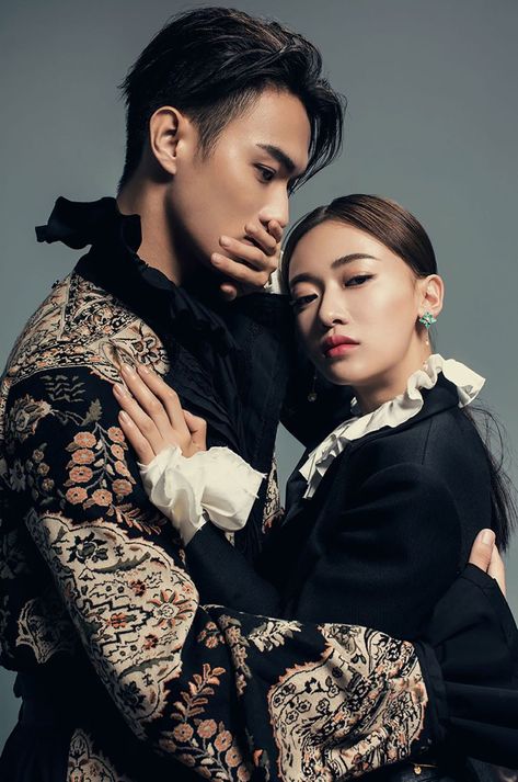 Couple Outfits Ideas, Golden Palace, Story Of Yanxi Palace, Copacabana Palace, Yanxi Palace, Couple Outfit Ideas, Couple Poses Reference, I Love Cinema, Couple Photoshoot Poses