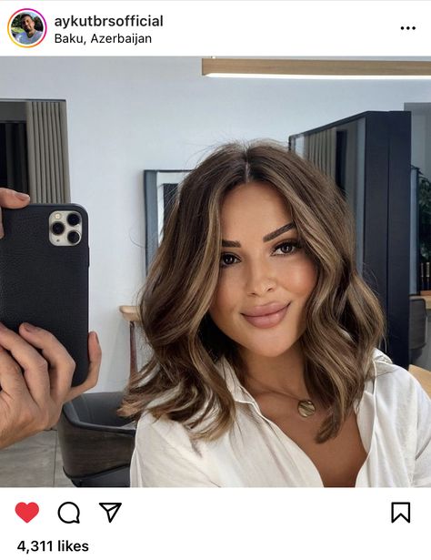 Hair Transformation Long To Medium, Dark Long Bob With Highlights, Call 2023 Hair Trends, Medium Brown Hair With Cool Highlights, Latina Hair Color Ideas Short, Short Brown Hair 2023, Hair Styles For Burnett, Short Brown Hair Fall, Short Hair Trends Fall 2023