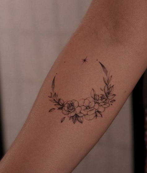 Boho Butterfly Tattoo, Moon And Flowers Tattoo Design, Flower And Star Tattoo, Cool Moon Tattoos, Flower Design Tattoo, Little Flower Tattoo, Moon And Flower Tattoo, Nails Acrylic Flower, Tattoo Design Flower