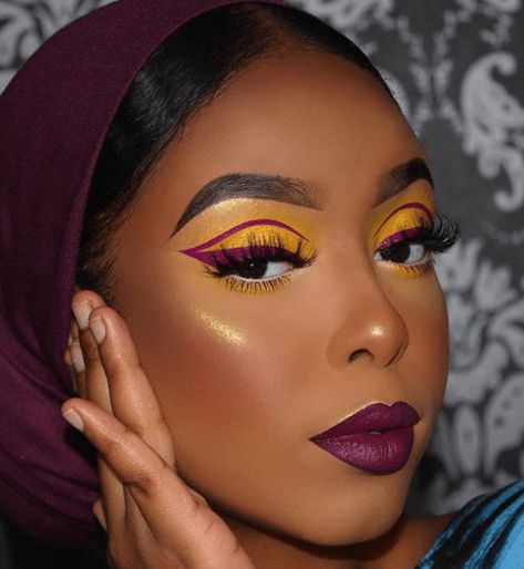 17 Fall Makeup Looks that Flaunt Beauty in Every Skin Tone 2020 Beauty Aesthetic Makeup, Thanksgiving Makeup Look, Aesthetic Makeup Looks, Thanksgiving Makeup, Instagram Call, Makeup For Black Skin, Fall Makeup Looks, Beauty Aesthetic, Green Makeup