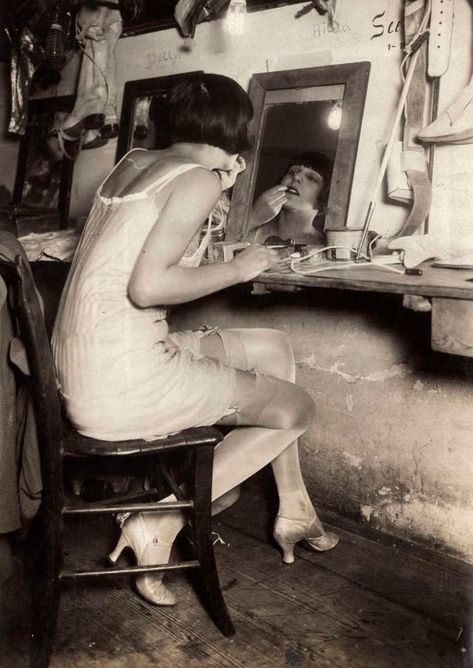 Victoria's Secret, Style Année 20, Vintage Foto's, Louise Brooks, Glamorous Makeup, Flapper Style, Foto Vintage, Photo Makeup, Roaring Twenties