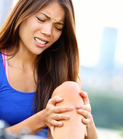 14 Natural Remedies For Knee Joint Pain + Causes And Prevention Tips #arthritisinhands K Tape, Headache Relief Instant, Joints Pain Remedy, Natural Headache Remedies, Knee Pain Relief, Joints Pain Relief, Knee Pain, Alternative Medicine, Home Remedies