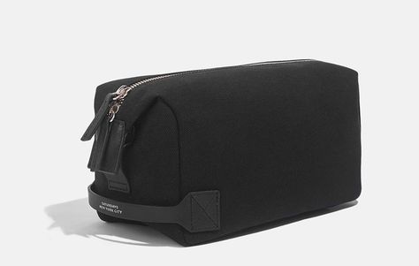 Best for Cool Guys: Saturdays Chas Dopp Kit https://www.menshealth.com/style/best-dopp-kits-for-men/slide/6 Pouch Ideas, Dopp Bag, Mens Toiletry Bag, Diy Tote Bag, Leather Laptop Bag, Dopp Kit, Mens Leather Bracelet, Mens Leather Bag, Bag Ideas