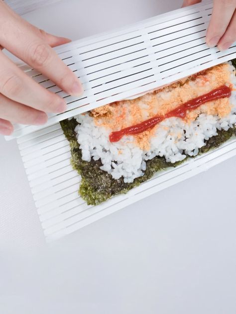 Sushi Rolling Making Tool -SheIn(Sheinside) Nori Sushi, Sushi Roller, Japan Sushi, Easy Sushi, Diy Sushi, Sushi Maker, Homemade Sushi, Portable Kitchen, How To Make Sushi