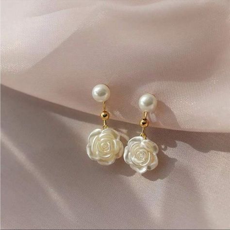 New In Package These Earrings Are So Dainty And Beautiful ! Perfect For A Wedding, Shower, Vacation, Date Night, Etc....Faux Pearl With Camellia Flower Dangle Adds Such A Chic Look To Any Outfit! Made Of Titanium Steel And Zinc Alloy Metal, They Are Lightweight And Perfect For The Girly Girl Nights! Will Come In Package With Jewelry Dustbag. Pearl Flower Earrings, Bridesmaid Gifts Earrings, Jewelry Accessories Ideas, Willy Wonka, Jewelry Lookbook, Pearl Earrings Dangle, Chic Jewelry, Pearl Flower, Girly Jewelry