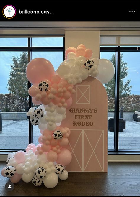 1st Rodeo Birthday Backdrop, Farm Party Balloons, Cowgirl First Birthday Party, Cowgirl 1st Birthday Party, Cow Baby Shower Theme, Barn Birthday Party, Cowgirl Invitations, Retro Birthday Parties, 1st Rodeo