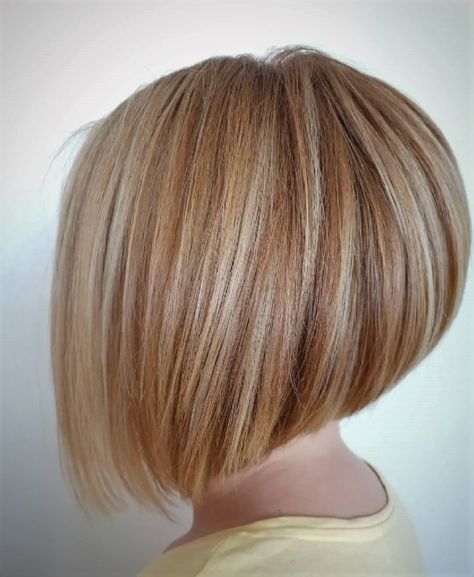 Short Strawberry Blonde Hair with Blode Highlights Strawberry Blond And Platinum Hair, Blonde Bob With Red Lowlights, Copper Highlights On Grey Hair, Caramel Coloured Hair, Caramel Blonde Hair Color Ideas, Short Strawberry Blonde Hair With Highlights, Copper Blonde Highlights On Brown Hair, Honey Strawberry Blonde Hair Short, Two Toned Short Hair