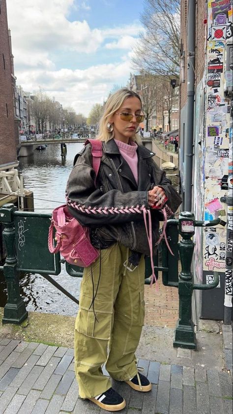 Danish Fashion Women, Winter Outfits Uk, Hippie Street Style, Sofia Coelho, Colorful Street Style, Amsterdam Outfit, Autumn Fits, Looks Party, Winter Fits