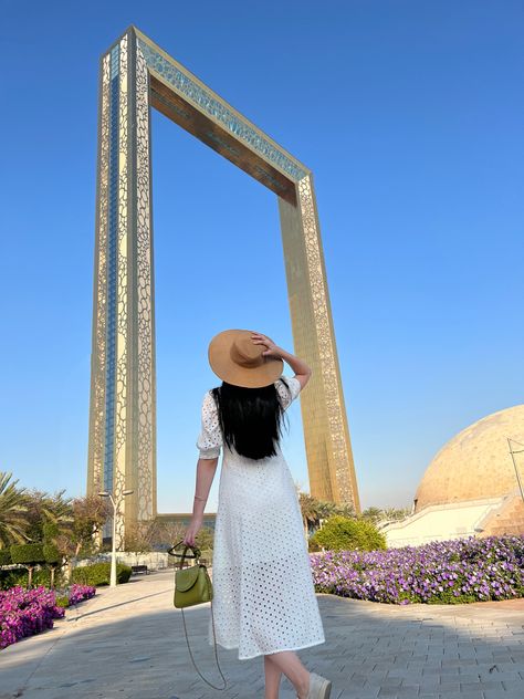 Photography In Dubai, Pictures To Take In Dubai, Dubai Frame Captions, Photo Ideas In Dubai, The Frame Dubai, Dubai Photo Poses, Dubai Frame Photography, Dubai Ideas Photo, Photo Ideas Dubai