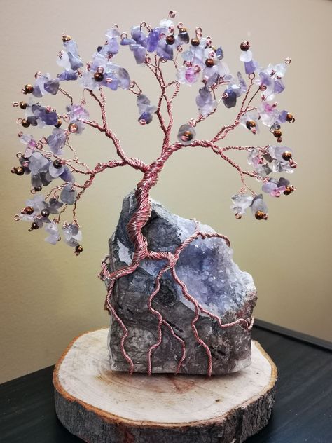 Wire Tree With Stones, Wire And Bead Tree, Crystal Trees Diy, Diy Wire Tree How To Make, Beaded Wire Tree, Wire Wrapped Decor, Wire Wrapping Tree, Copper Wire Tree Diy, Gemstone Tree Diy