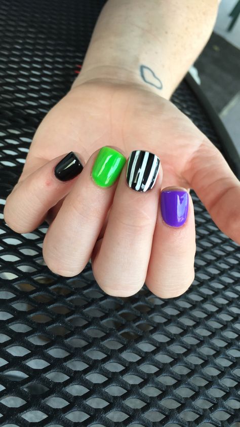 Halloween Color Nails Simple, Short Beetlejuice Nails Simple, Purple Orange And Black Nails, Simple Bettle Juice Nails, Bettel Juice Nail, Beetlejuice Gel Nails, Beetlejuice Toenails, Beetlejuice Nail Ideas, Kid Gel Nails Ideas