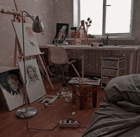 Art Studio Room, Kpop Art, Artist Aesthetic, Studio Room, Dark Academia Aesthetic, Brown Aesthetic, Aesthetic Bedroom, Room Aesthetic, Aesthetic Vintage