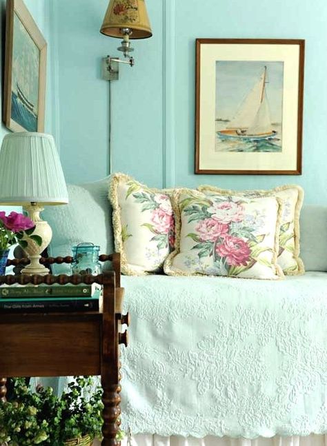 Victorian Beach Cottage Steeped in New England Country Charm - Beach Bliss Living Beach Cottage Design, Beach Chic Decor, Country Cottage Decor, Home Decor Quotes, Decor Entryway, Cottage Bedroom, Beach Cottage Decor, Beach House Interior, Cottage Interiors