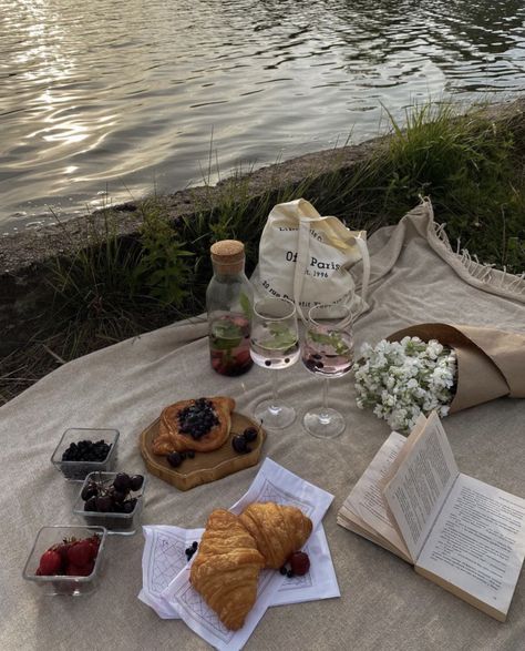 Picnic Inspiration, Dream Date, Picnic Date, Perfect Picnic, Picnic Time, Picnic Food, Perfect Date, + Core + Aesthetic, A Picnic