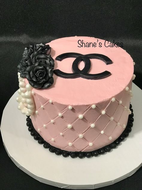 Chanel Torte, Coco Chanel Cake, Chanel Birthday Cake, Channel Cake, Cakes Without Fondant, 22nd Birthday Cakes, Chanel Cake, Chanel Birthday, Designer Cake