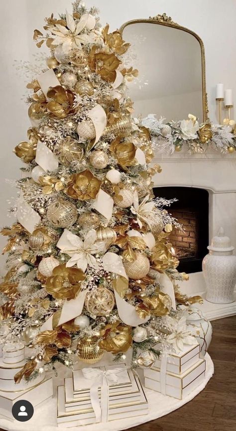 Glam Xmas Tree, All Gold Christmas Tree Decorating Ideas, White Christmas Tree With Gold Decor, Under Tree Decorations Xmas, Gold Christmas Decorations Tree, Christmas Tree Ideas Gold And White, All Gold Christmas Tree, White And Gold Xmas Tree, Gold And Silver Christmas Tree Ideas