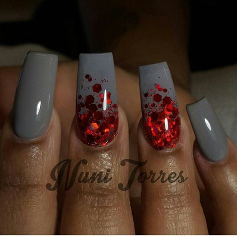 Grey and red love the combination Grey Acrylic Nails, Grey Nail Designs, Cute Acrylic Nail Designs, Gray Nails, Red Nail Designs, Gel Nail Colors, Red Nail, Red Love, Nails Desing