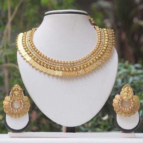 Gold Coin Jewelry, Wedding Jewellery Collection, Gold Jewelry Sets, Antique Gold Jewelry, Coin Earrings, Bangles Jewelry Designs, Gold Fashion Necklace, Bridal Gold Jewellery Designs, Gold Necklace Set