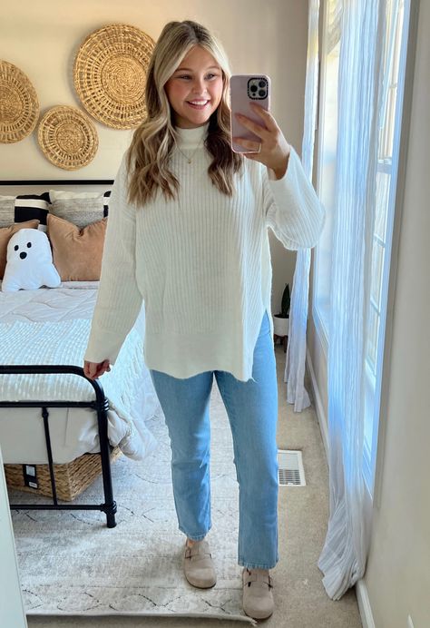 Mom Outfits Work, Preppy Fall 2023, How To Style White Sweater, Winter Casual Outfit For Women, Fall Work Clothes, Jeans Sweater Outfit, Winter Church Outfits For Women, Fall Outfit For Work, Trendy Teacher Outfits