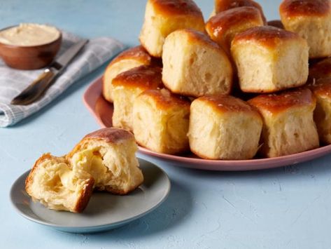 Best Parker House Rolls Recipe, Parker House Rolls Recipe, Measuring Flour, Parker House Rolls, Easy Meal Ideas, Parker House, Kitchen Food, Bread Rolls, Dinner Rolls